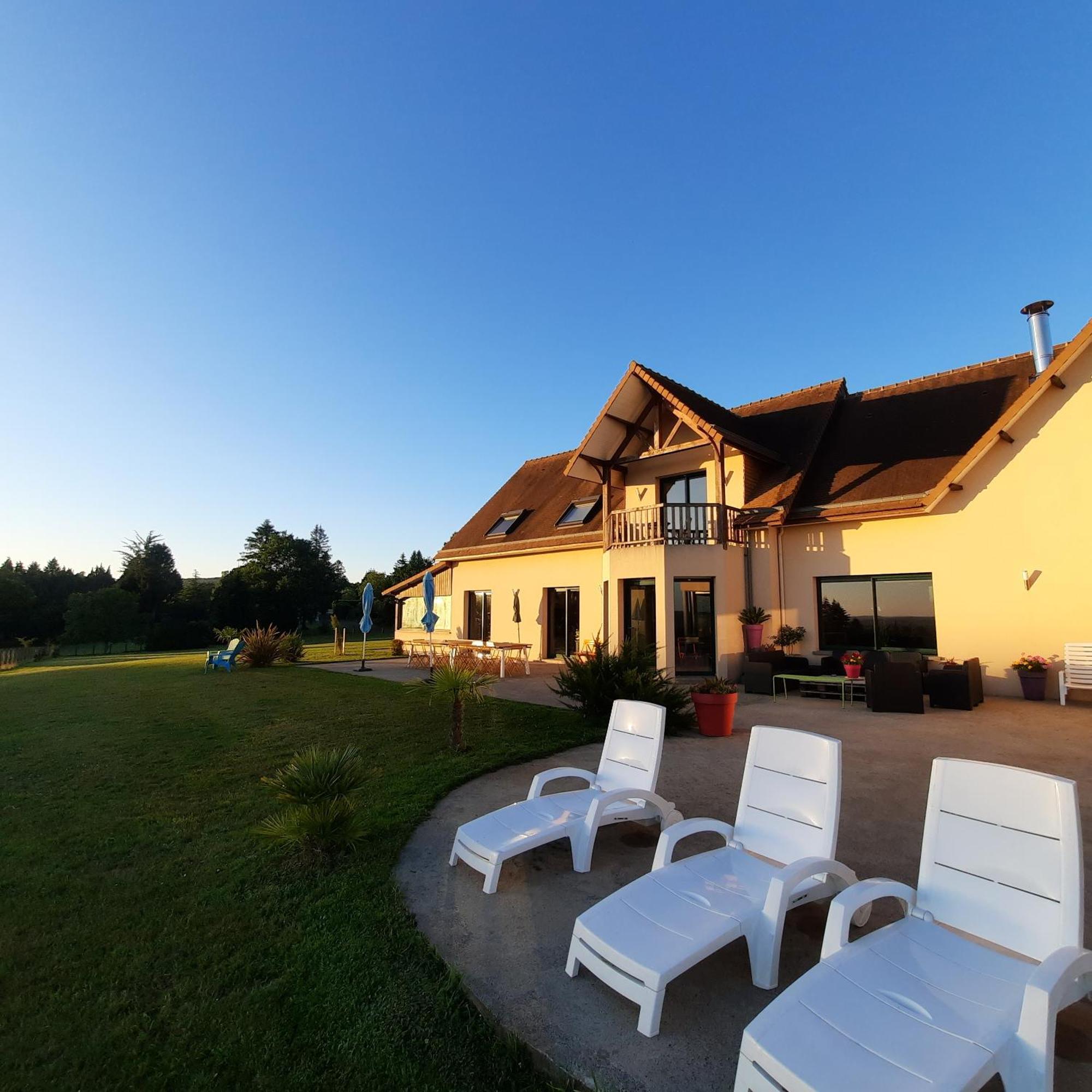 Magnifique Villa Avec Piscine Interieure Saint-Pois Exterior photo